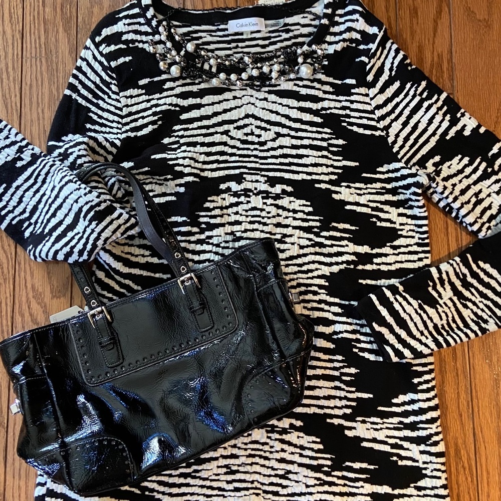 Calvin Klein Sweater - L